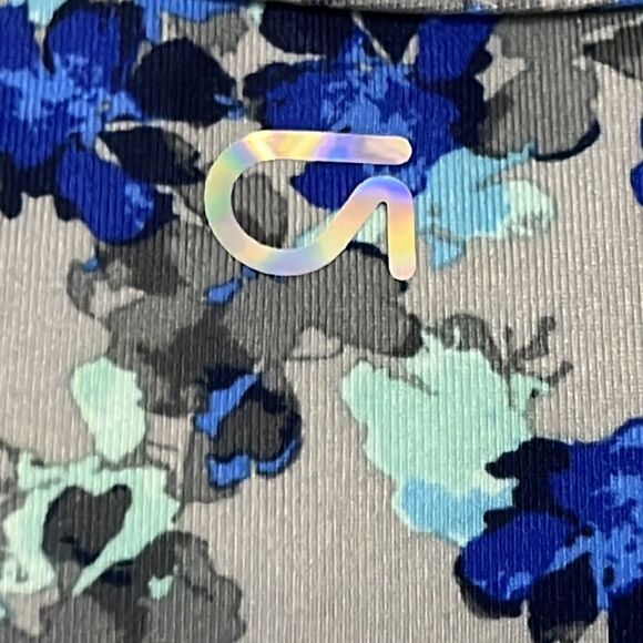 GapFit Pullover Blue and Gray Floral Pull-Over Sports Bra- Large - Picture 4 of 9